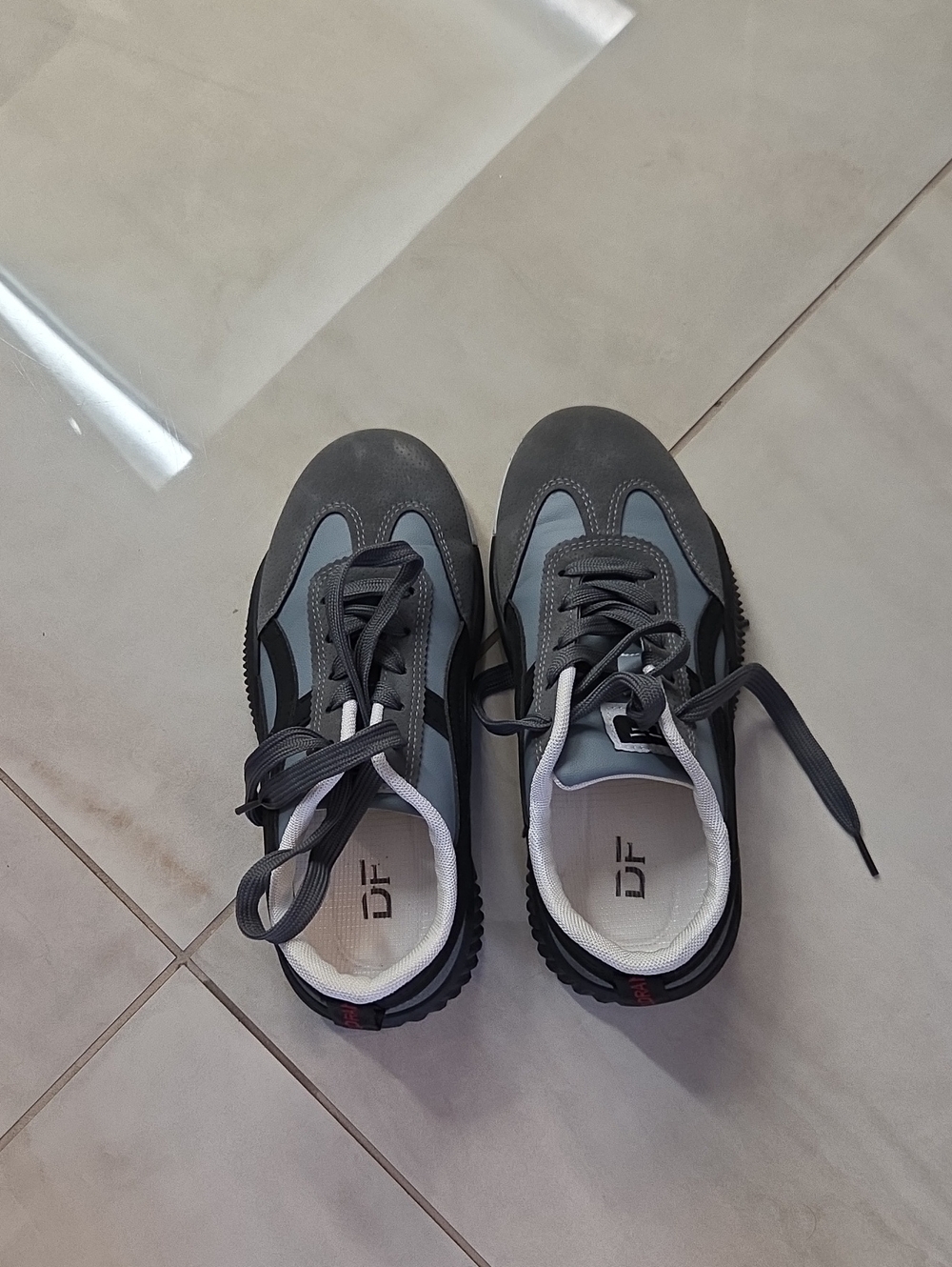 DeFlorance sneakers size 7 WOMENS